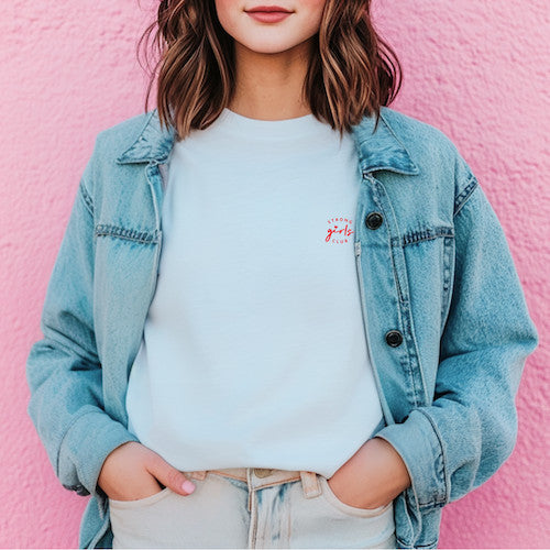 Damen T-Shirt mit dem Aufdruck „Strong Girls Club“ aus 100 % Bio-Baumwolle – Geschenk für starke Frauen & Mamas