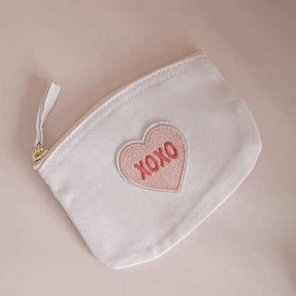 XOXO Geschenkset mit Glitzer Iced Coffee Trinkbecher und kleinem Täschchen für Mama-Alltag und unterwegs