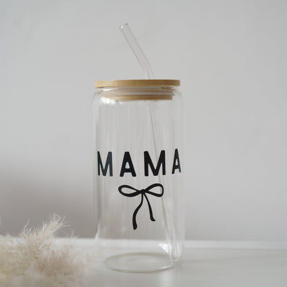 Mama Trinkglas mit Schleife aus Borosilikatglas, UV‑DTF bedruckt, 500 ml, perfekt für Iced Coffee, Tee oder Smoothies.