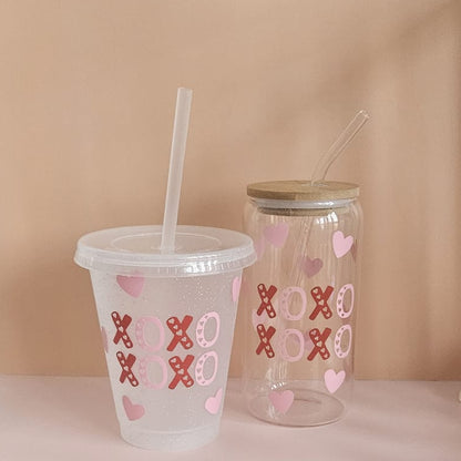 XOXO Geschenkset mit Glitzer Iced Coffee Trinkbecher und kleinem Täschchen für Mama-Alltag und unterwegs