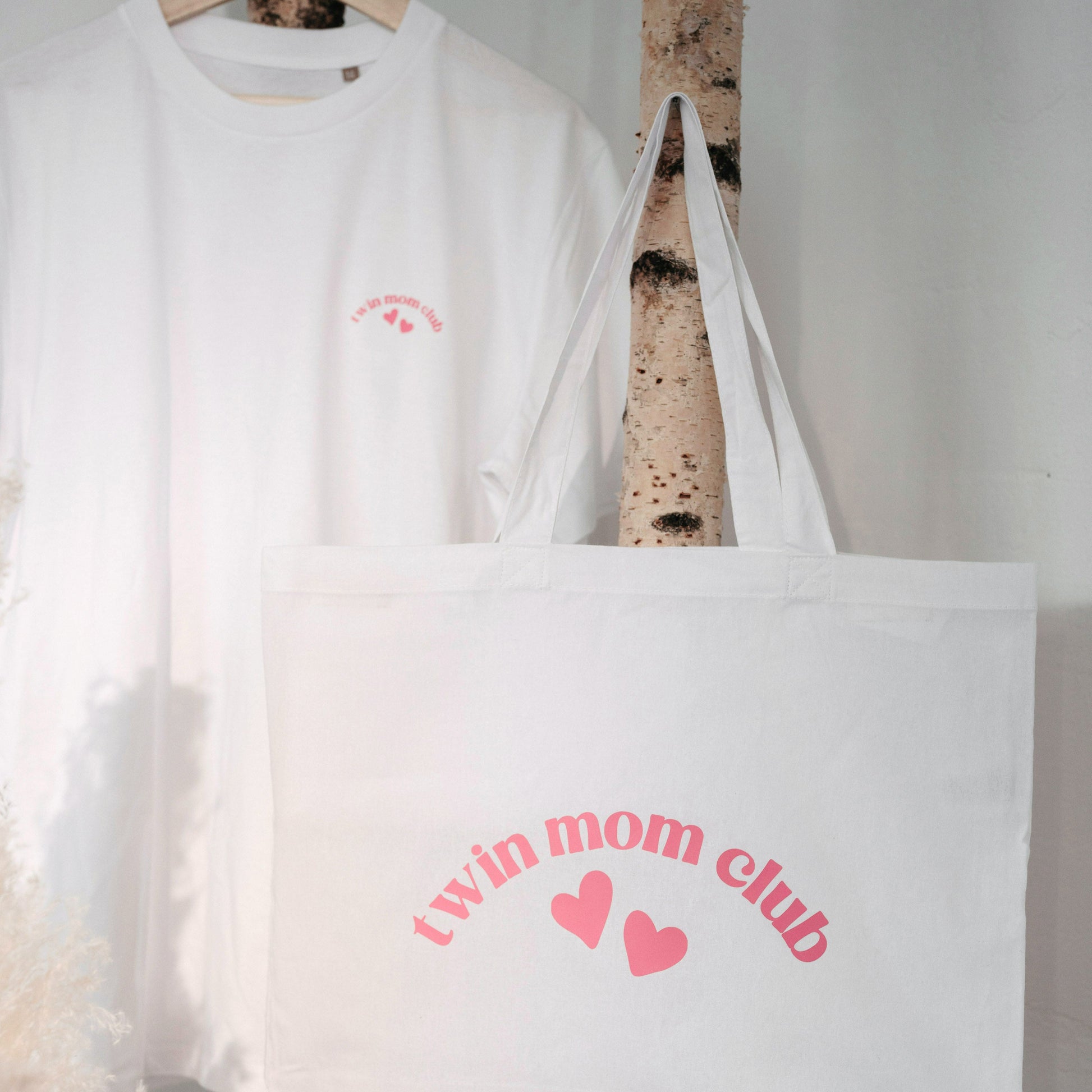 T-Shirt & Shopper mit Twin Mom Club Aufdruck im Set für Zwillingsmamas