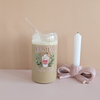 Trinkglas „Christmas Coffee Club“ – festliches Weihnachtsglas für Iced Coffee, Kakao oder Tee. 500 ml, UV-DTF-Druck, inklusive Bambusdeckel & Strohhalm. Perfektes Christmas-Geschenk. Jetzt entdecken!