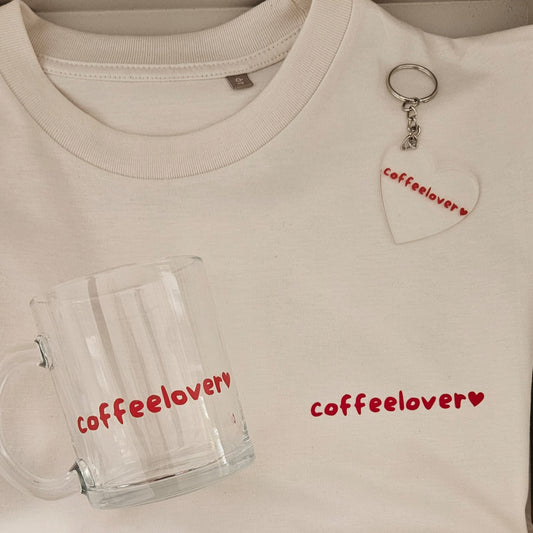 Coffeelover Geschenkset mit T-Shirt, Glastasse & Schlüsselanhänger – ideal für Kaffeeliebhaber:innen