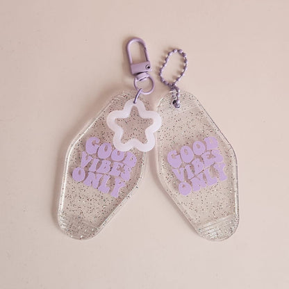 Schlüsselanhänger mit Schriftzug Good vibes only in rosa, süßer Anhänger für Tasche oder Schlüssel, Geschenkidee für Frauen