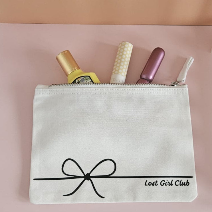 Kosmetiktäschchen M „Lost Girls Club“, handgemacht aus Baumwolle, robust, Geschenk für Mädels & Self-Care
