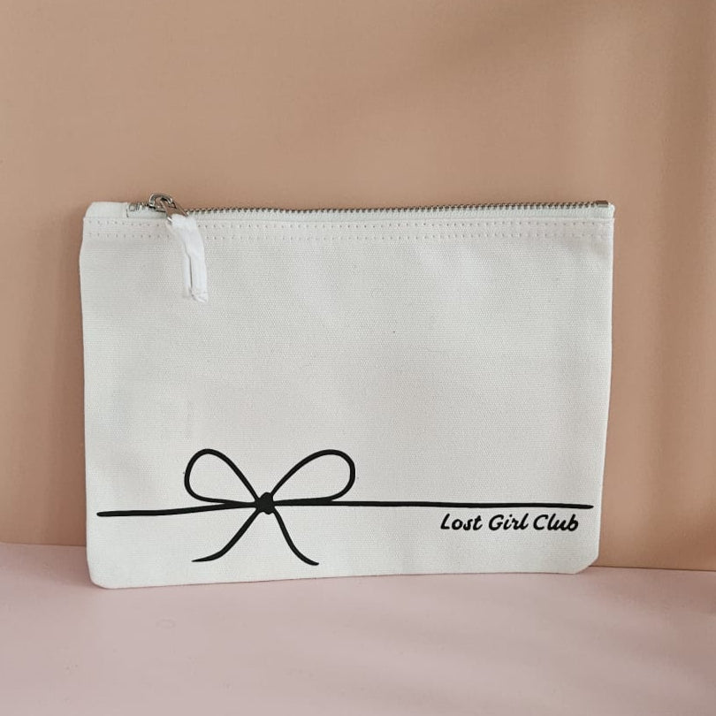 Kosmetiktäschchen  „Lost Girls Club“, handgemacht aus Baumwolle, robust, Geschenk für Mädels & Self-Care