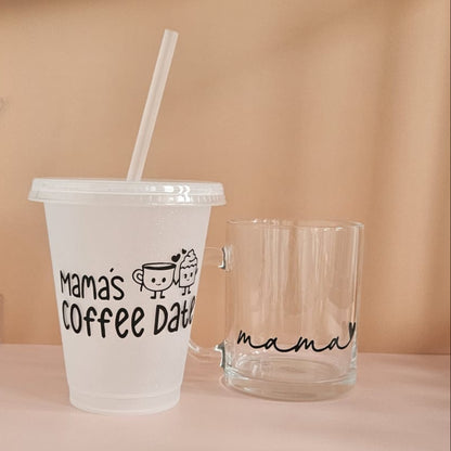 Mamas Coffee Date Trinkbecher 500 ml mit Glitzer, Strohhalm, handveredelt, perfekt für Wasser, Säfte oder Milch.