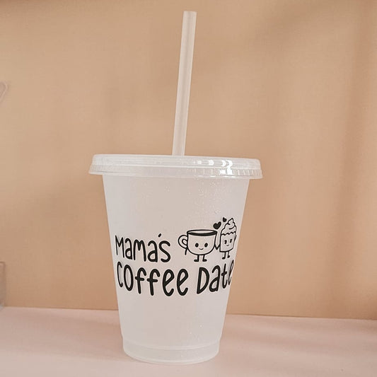 Mamas Coffee Date Trinkbecher 500 ml mit Glitzer, Strohhalm, handveredelt, perfekt für Wasser, Säfte oder Milch.