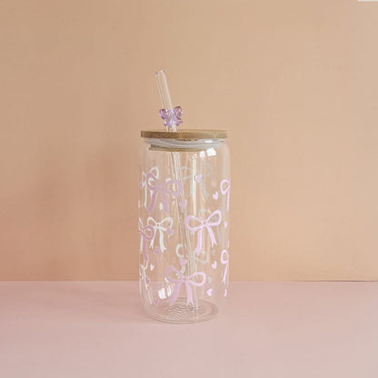 Trinkglas „Schleifen“ 500 ml mit Bambusdeckel und Glasstrohhalm, UV-DTF, Geschenk für Bow Fans