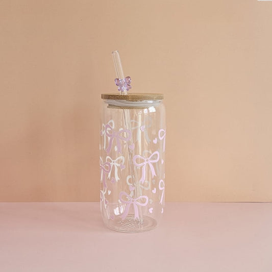 Trinkglas „Schleifen“ 500 ml mit Bambusdeckel und Glasstrohhalm, UV-DTF, Geschenk für Bow Fans