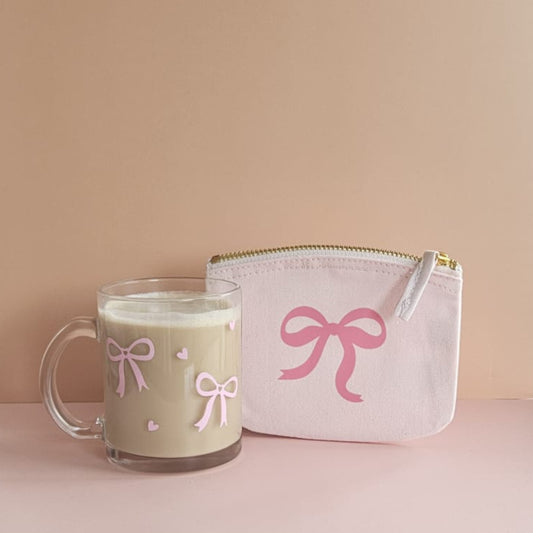 Schleifenset – Glastasse mit Schleifen + kleines Täschchen, Geschenk für Mamas & Self-Care