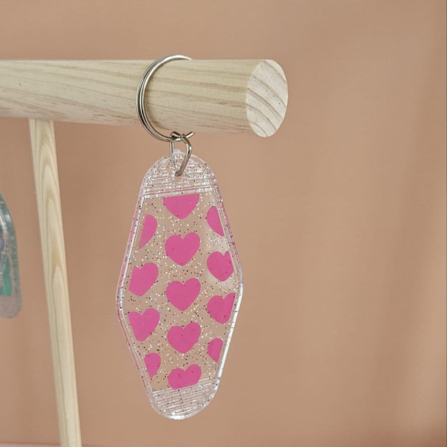 Herzen Schlüsselanhänger, handgemacht, stylisch bedruckt, ideal für Schlüssel, Taschen oder Rucksäcke.