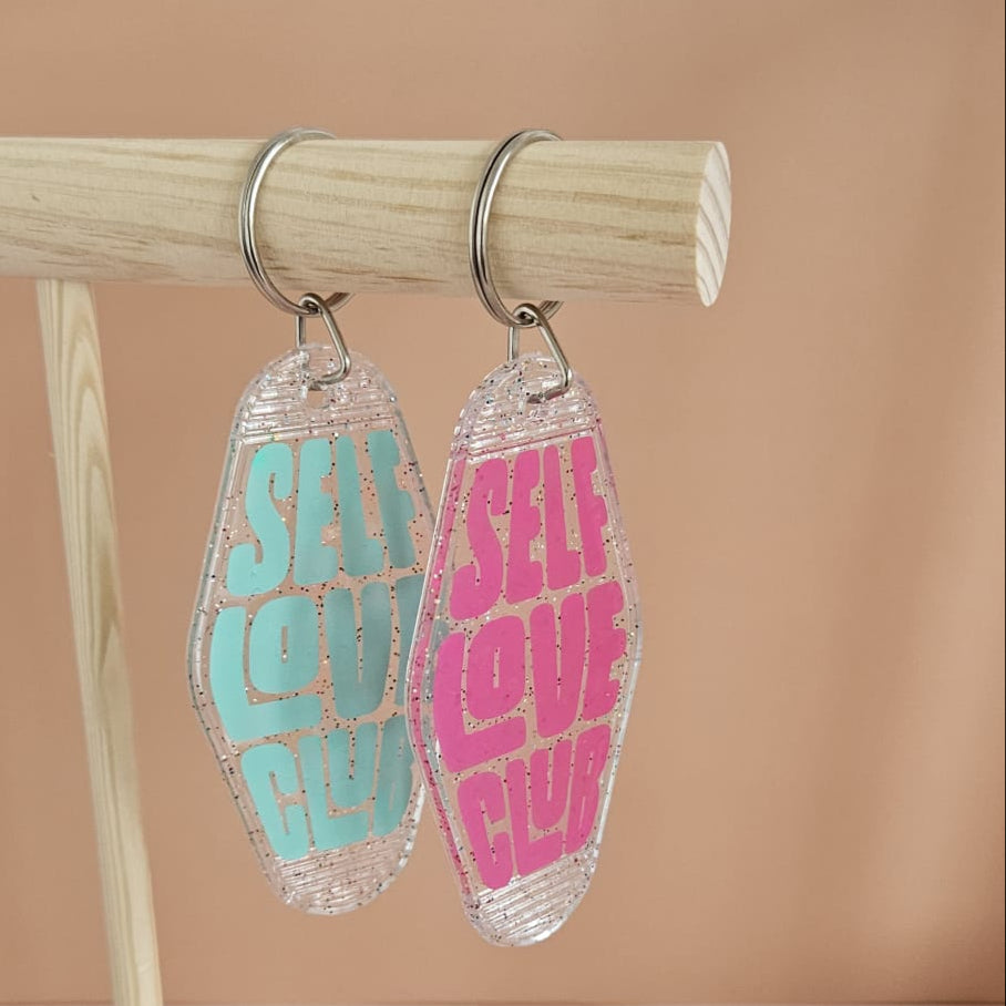 Self Love Schlüsselanhänger, handgemacht, stylisch bedruckt, ideal für Schlüssel, Taschen oder Rucksäcke.