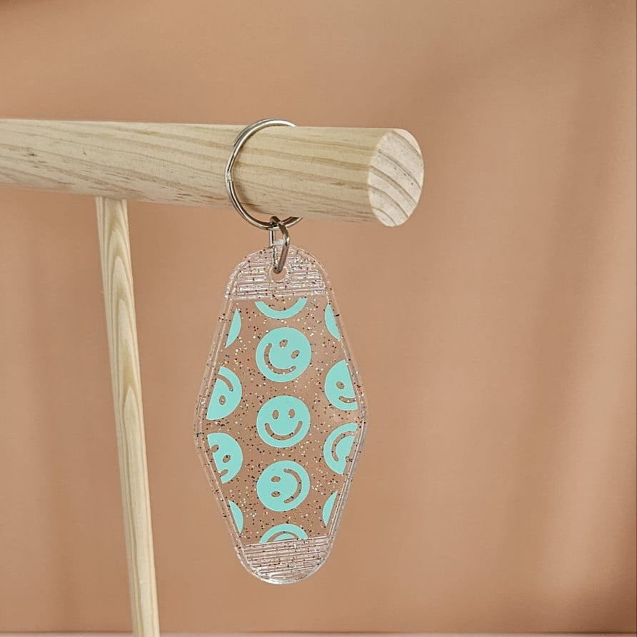 Smiley Schlüsselanhänger, handgemacht, stylisch bedruckt, ideal für Schlüssel, Taschen oder Rucksäcke.