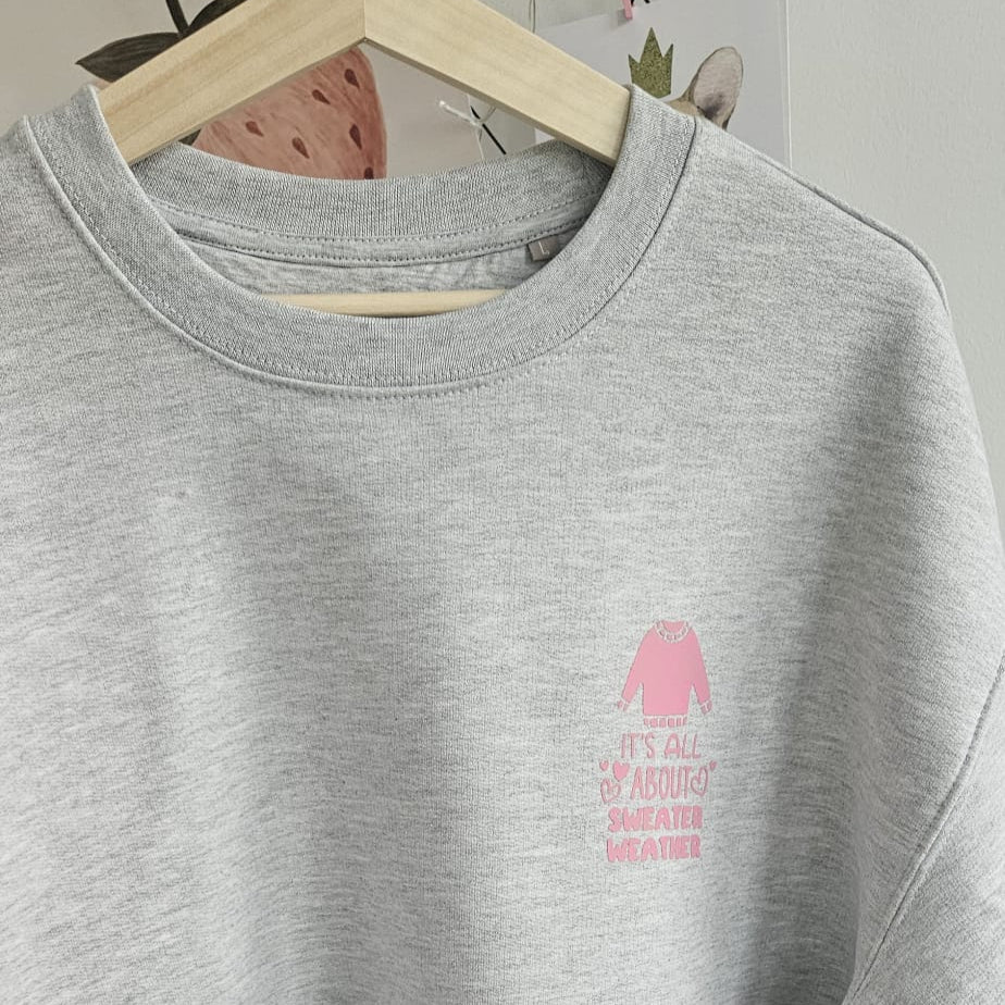 Sweater „It’s All About Sweater Weather“, 80 % Baumwolle 20 % Polyester, nachhaltig, kuschelig, Herbst/Winter, Geschenk für Mamas & Self-Care