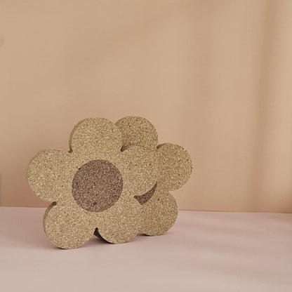 Blumenförmiger Korkuntersetzer – nachhaltiger Untersetzer aus Naturkork in Blumenform, ideal für Gläser, Tassen oder kleine Vasen, stilvoll & umweltfreundlich