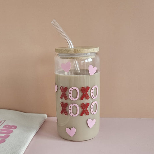 XOXO Trinkglas mit Herzdesign aus Borosilikatglas mit Bambusdeckel und Glasstrohhalm für dich und deine Bestie